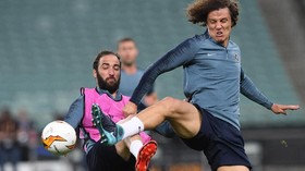 Sarri Mengamuk Lihat Luiz-Higuain Berantem di Latihan Chelsea