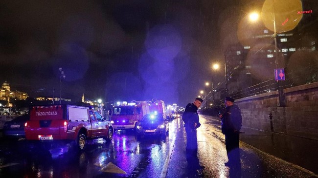 FOTO: 'Putri Duyung' Tenggelam di Jantung Budapest