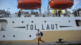 Jadwal Berlayar Dimajukan, Warga Panik dan Lompat ke Kapal