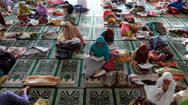 Suasana Masjid Agung Payaman, Komplek Pondok Pesantren Sepuh, Payaman, Magelang, Jateng. ANTARA FOTO/Anis Efizudin