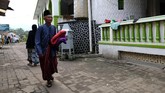 FOTO: Santri-santri Lansia Pencari Berkah Ramadan Di Magelang, di setiap bulan Ramadan sebuah masjid mengadakan program khusus yang ditujukan untuk para lanjut usia yang ingin mondok menjadi santri.
