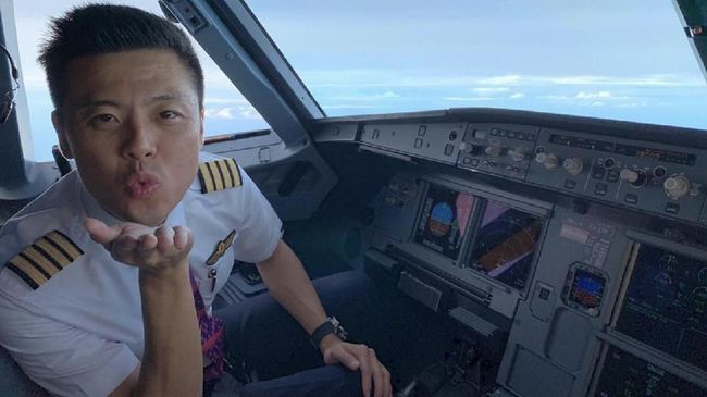 Menhub Budi Karya buka suara soal pencabutan izin terbang Kapten Vincent Aditya akibat aksinya melakukan zero gravity bersama Limbad beberapa waktu lalu.