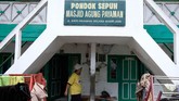 FOTO: Santri-santri Lansia Pencari Berkah Ramadan Di Magelang, di setiap bulan Ramadan sebuah masjid mengadakan program khusus yang ditujukan untuk para lanjut usia yang ingin mondok menjadi santri.