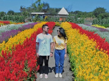 Tyas Mirasih & Raiden Menelusuri Taman Bunga Romantis di Yogyakarta