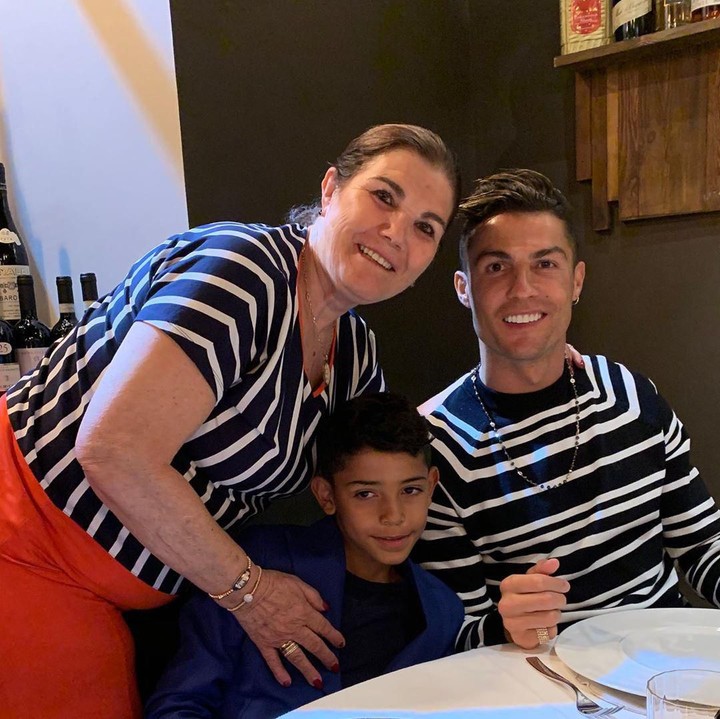 <p>Ronaldo kini sudah memiliki empat anak yakni Cristiano Jr. (9), si kembar Eva dan Mateo (2), dan Alana yang baru berusia 1,5 tahun. Keempat anak Ronaldo juga sangat dekat dengan sang nenek. (Foto: Instagram @doloresaveiroofficial)</p>