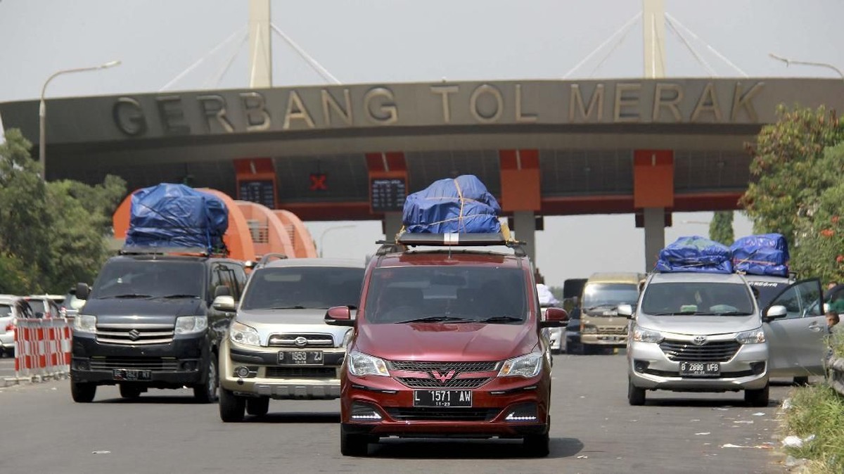 FOTO : Padat Arus Mudik Pelabuhan Merak