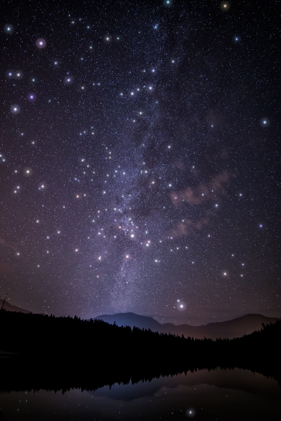 5 Pertanda Datangnya Malam Lailatul Qadar Malam Lailatul Qadar merupakan malam penuh kemuliaan, berikut 5 tanda datangnya malam Lailatul Qadar.
