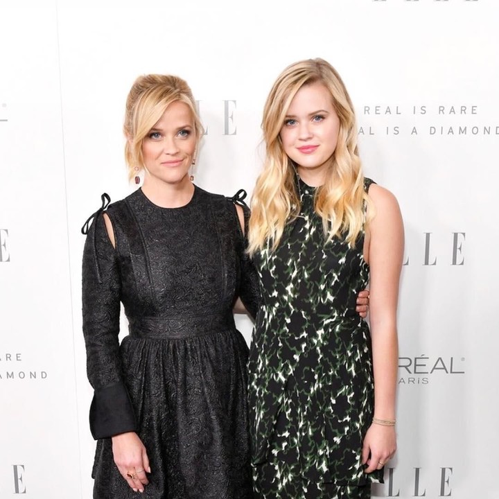 Witherspoon sering banget mengajak putrinya ini ke berbagai acara. (Foto: Instagram @avaphillippe)