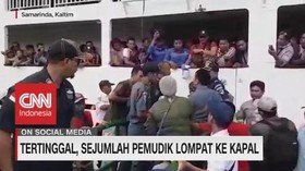 VIDEO: Tertinggal, Sejumlah Pemudik Lompat ke Kapal