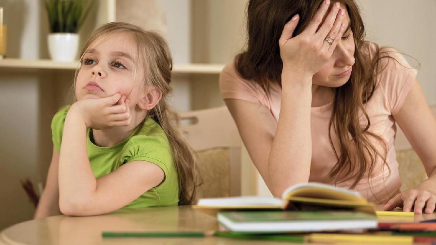 6 Efek Buruk Jika Bunda Jarang Tersenyum ke Anak