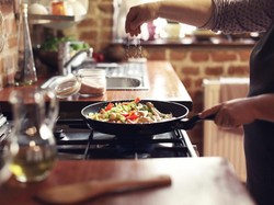 Ini Alasan Memasak Bikin Kamu Tetap Waras di Kala Pandemi Corona