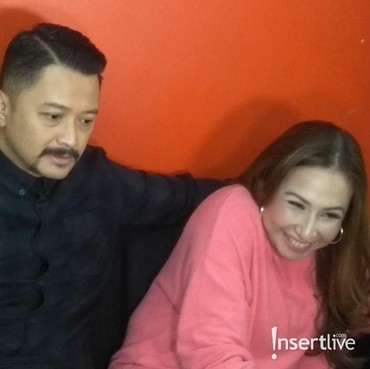 Ferry Maryadi & Deswita Boyong Orang Tua ke Jakarta untuk Lebaran