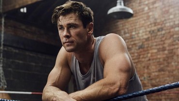 Tubuh Chris Hemsworth untuk Perankan Hulk Hogan Lebih Kekar dari Thor
