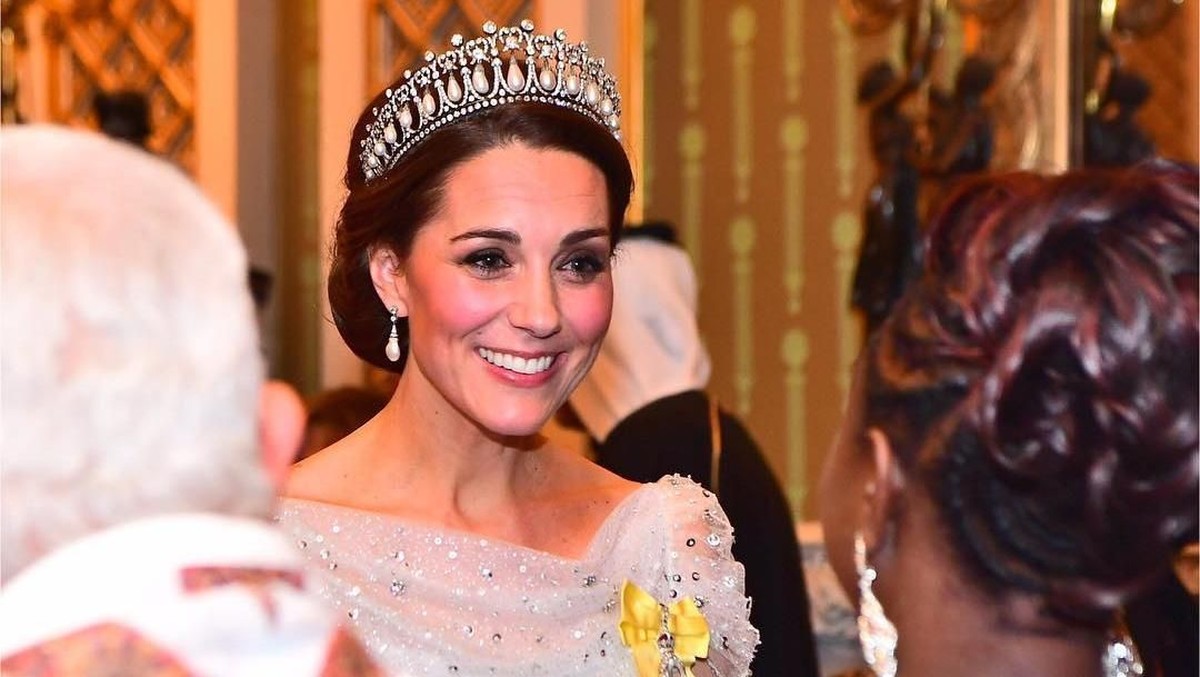 Perhiasaan miliki Kerjaan Inggris diberikan secara turun-menurun dari puluhan tahun lalu&period; Insertizen cari tau yuk sejarah dari 7 perhiasan Kerajaan Inggris&period;