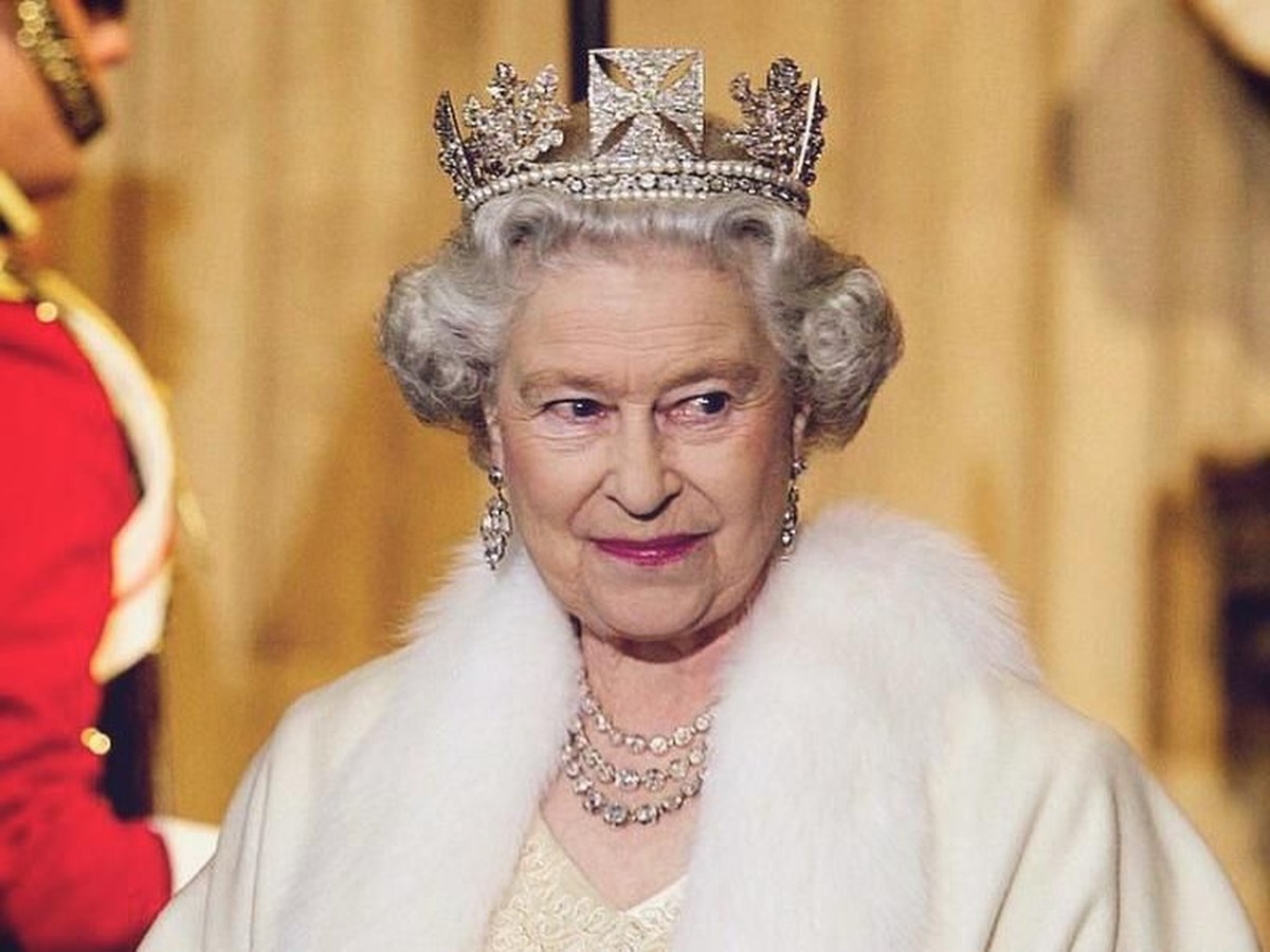 Perhiasaan miliki Kerjaan Inggris diberikan secara turun-menurun dari puluhan tahun lalu&period; Insertizen cari tau yuk sejarah dari 7 perhiasan Kerajaan Inggris&period;