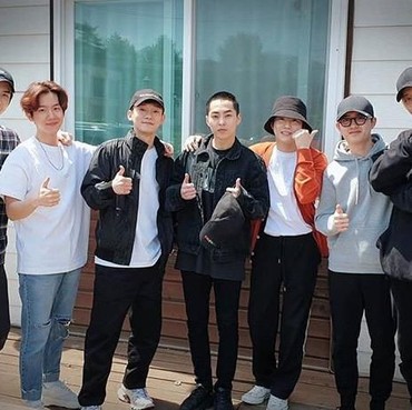 D.O Masuk Militer, EXO Gelar Konser