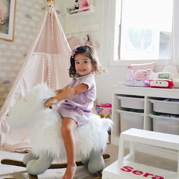 <p>Seraphina Rose lahir pada Oktber 2016 silam. Kini putri sulung pasangan Yasmine Wildblood dan Abi Yapto itu bersiap menunggu kelahiran adiknya. (Foto: Instagram @yaswildblood) </p>