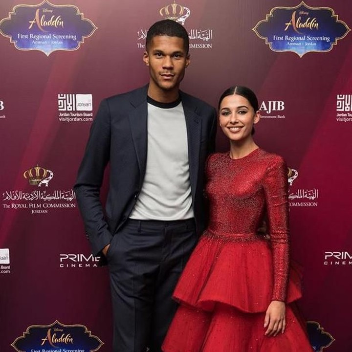 <p>Dalam beberapa kesempatan, Naomi Scott, terlihat ditemani sang suami, Jordan Spence, saat berjalan di karpet merah. (Foto: Instagram @jordanjspence)</p>