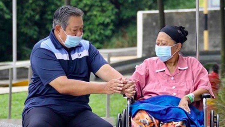Kelima public figure Tanah Air ini harus berjuang melawan kanker. Siapa saja mereka?