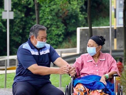 Momen Kenangan SBY, Ngopi Sambil Temani Ani Yudhoyono Terapi