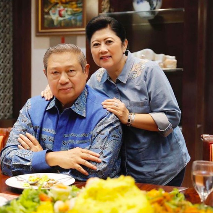 <div>Pernah memangku jabatan sebagai ibu negara dua kali, wajar jika Ani senantiasa mendampingi SBY di berbagai acara. (Foto: Instagram/ @aniyudhoyono)</div><div> </div>