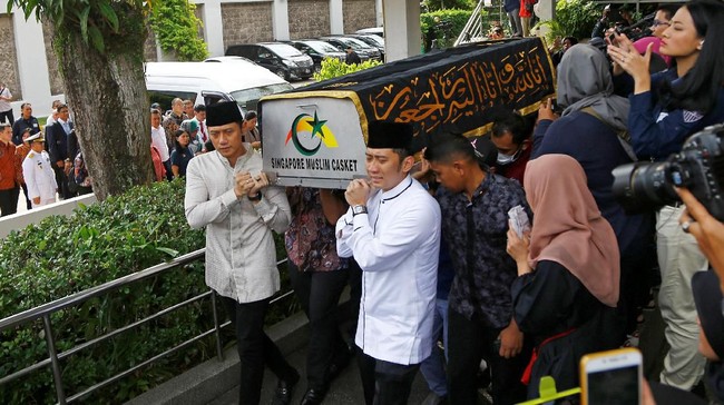 Istri Presiden ke-6 RI Susilo Bambang Yudhoyono, Ani Yudhoyono, akan dimakamkan dengan upacara militer mengingat dia adalah pemegang Bintang Jasa Adipradana.