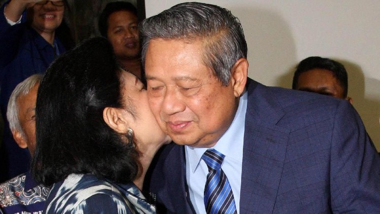 Agus Harimurti Yudhoyono bercerita bahwa sang ayah, SBY masih sedih karena kehilangan istri tercintanya. Simak ceritanya berikut ini ya, Bun.