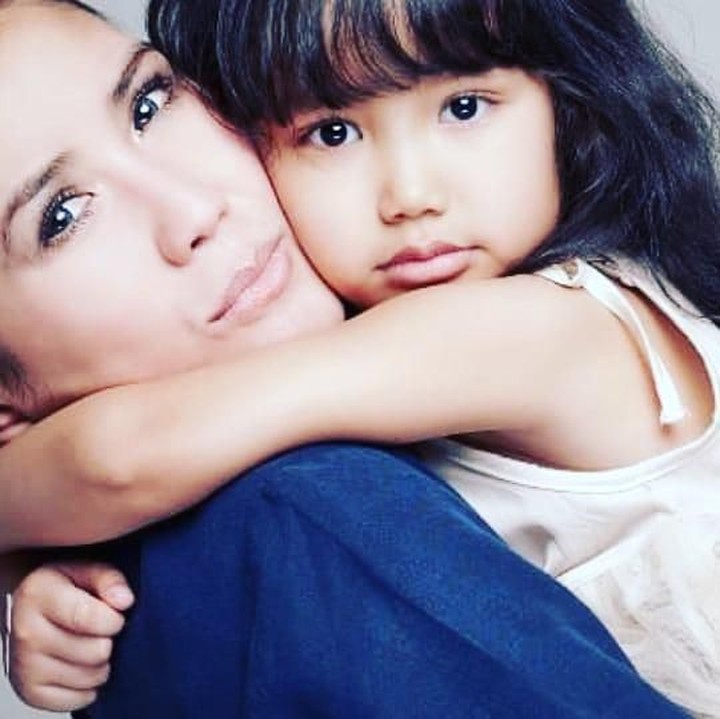 Nicky lebih banyak waktu bersama si bungsu karena anak pertama sudah bekerja, sedangkan anak kedua dan ketiga kuliah di kota yang berbeda. (Foto: Instagram @nikki_nick04)