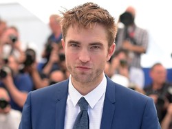 Pria Paling Sempurna Jatuh Kepada... Robert Pattinson