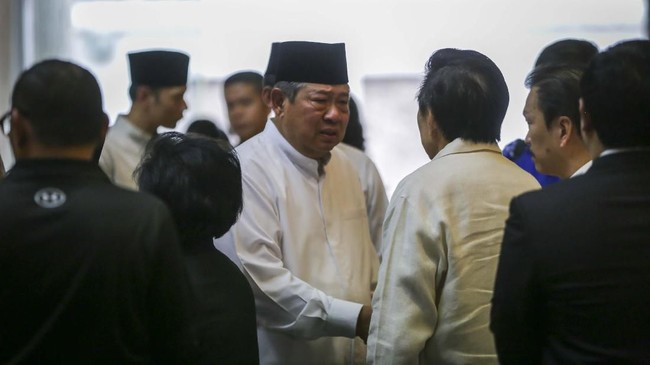 SBY mengungkapkan banyak mimpi yang ingin dilakukan Ani Yudhoyono untuk kepentingan tentu untuk kepentingan para sahabat, saudara, dan masyarakat Indonesia.