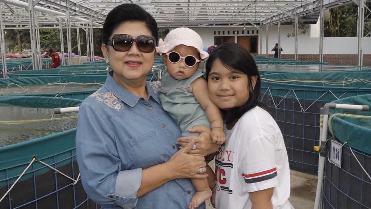 Ibu Ani Yudhoyono menghembuskan nafasnya hari ini&comma; Sabtu &lpar;1&sol;6&rpar; di Singapura&comma; berikut 5 momen Ibu Ani Yudhoyono dengan sang cucu&period;