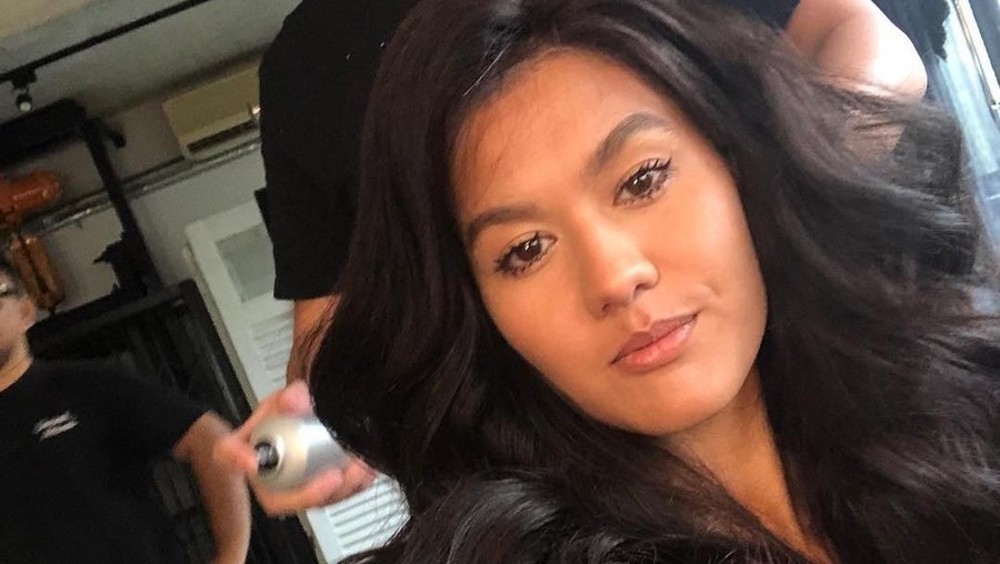 Foto seksi yang diunggah Alicia Amin menuai kontroversi.
