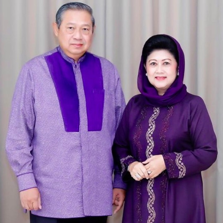 <div>Soal penampilan, pasangan ini juga sering memakai busana dengan nuansa senada. Kompak banget! (Foto: Instagram/ @aniyudhoyono)</div><div> </div>