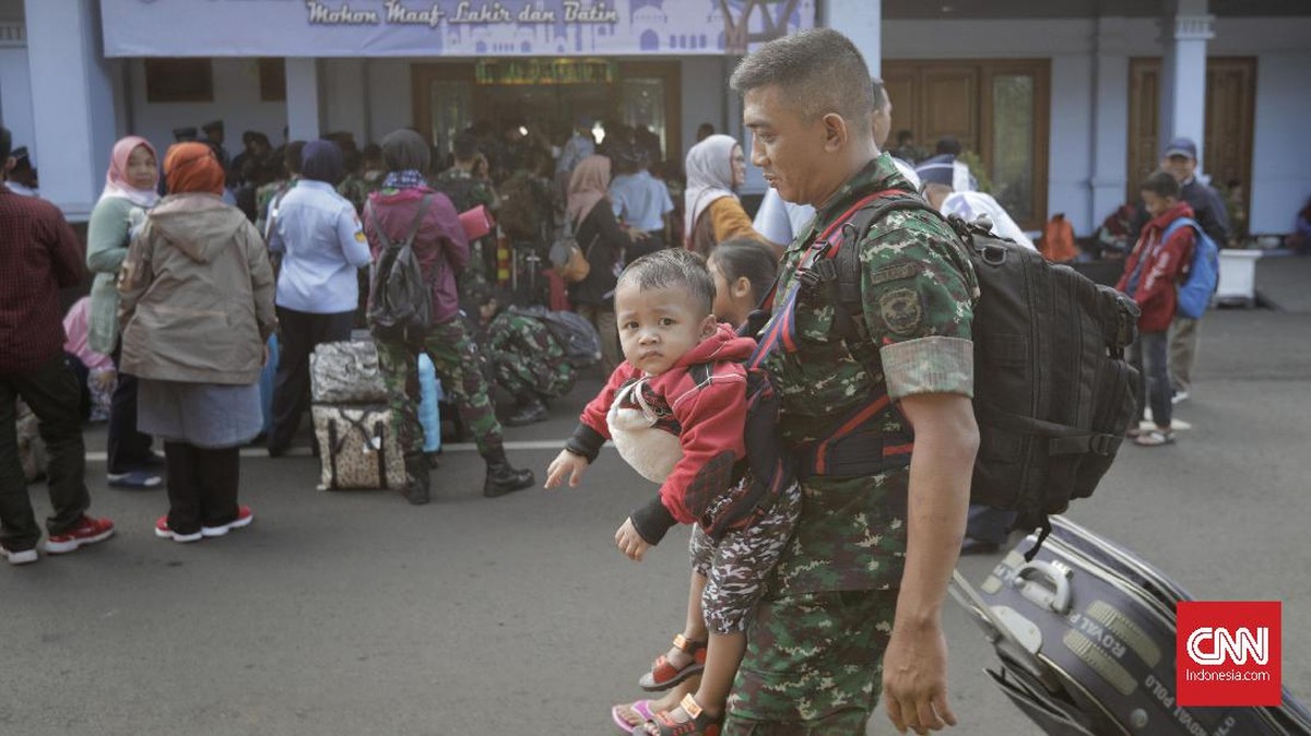 FOTO: Mudik dengan Pesawat Militer