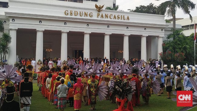 Upacara dihadiri Ketua MPR Zulkifli Hasan, Ketua DPR Bambang Soesatyo, Ketua DPD Oesman Sapta Odang, hingga Megawati Soekarnoputri.