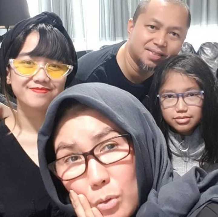 Nicky Astria memiliki empat anak, tiga dari pernikahan pertamanya, lalu si bungsu dari suami ketiga yang saat ini masih bersamanya, Gunanta Afrima. (Foto: Instagram @nikki_nick04)