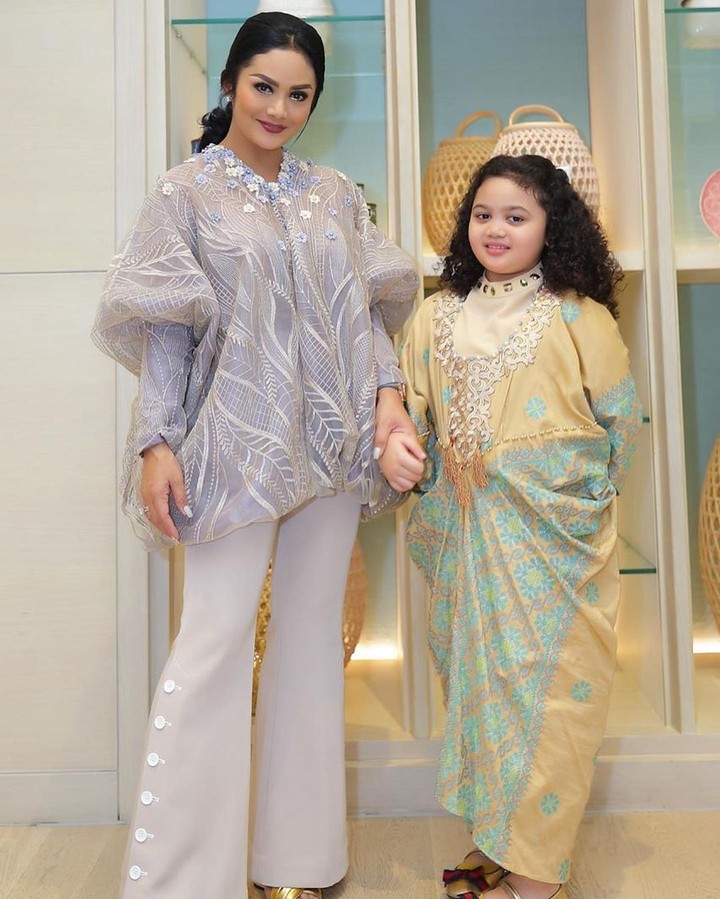 6 Inspirasi Model Busana Anak Artis untuk Baju Lebaran Si 