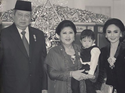 Doa 7 Bunda Seleb Iringi Kepergian Mendiang Ani Yudhoyono