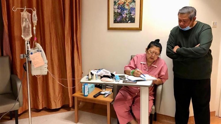 Susilo Bambang Yudhoyono pernah menulis puisi romantis untuk mendiang Ani Yudhoyono.