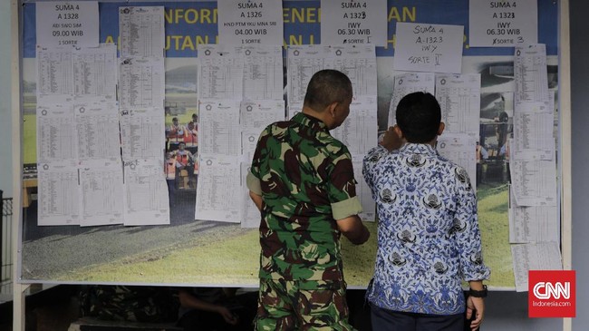 Menteri PAN-RB Tjahjo Kumolo resmi mencabut larangan pembatasan bepergian bagi pegawai negeri sipil (PNS) ke luar negeri.