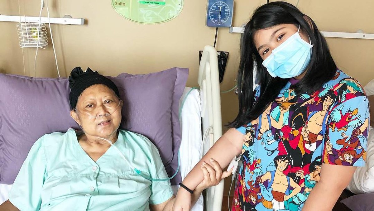 Ibu Ani Yudhoyono menghembuskan nafasnya hari ini&comma; Sabtu &lpar;1&sol;6&rpar; di Singapura&comma; berikut 5 momen Ibu Ani Yudhoyono dengan sang cucu&period;