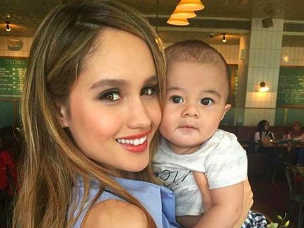 Momen Hangat Cinta Laura Bersama Anak-anak