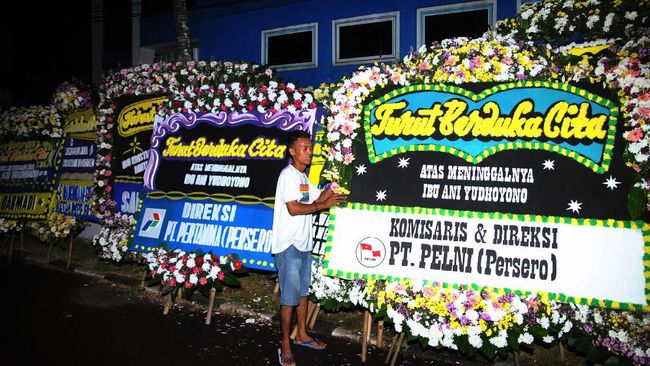 Keharuan Warnai Keberangkatan Jenazah Ani Yudhoyono ke Cikeas Suasana haru mewarnai kedatangan jenazah Ani Yudhoyono di Landasan Udara Halim Perdanakusuma.