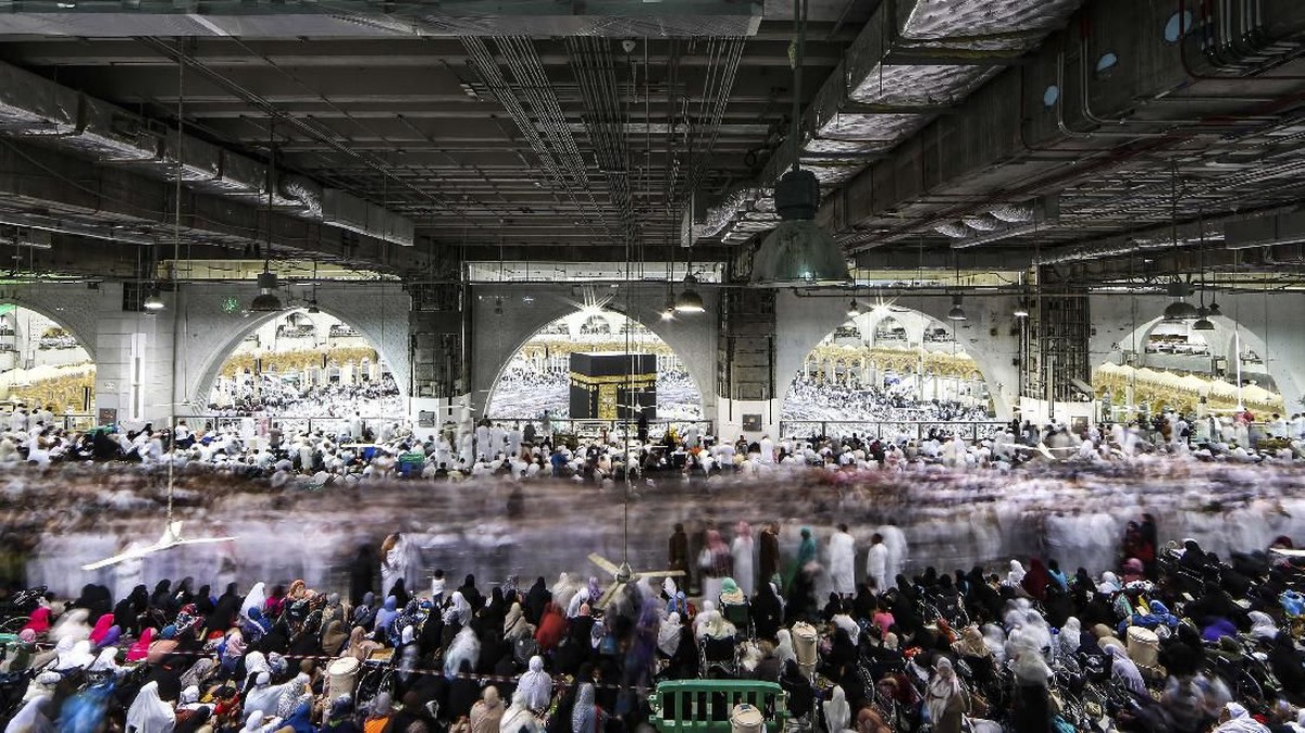 FOTO: Jumat Terakhir Bulan Ramadhan di Mekah