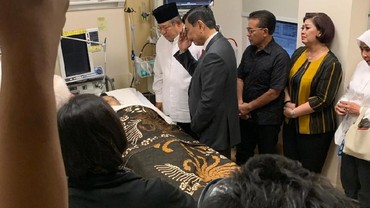 Hormat Terakhir Luhut Panjaitan untuk Jenazah Ani Yudhoyono