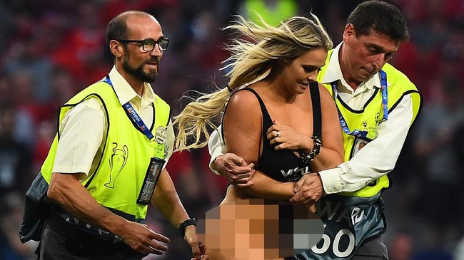 Kinsey Wolanski yang menyusup ke tengah pertandingan final Liga Champions, Sabtu (2/6), mengaku mendapat rayuan dari pemain-pemain Liverpool.