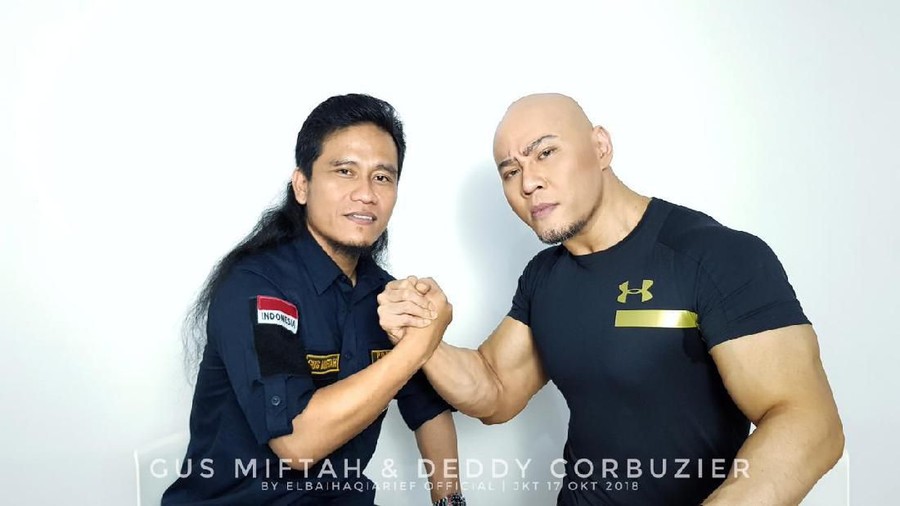 Deddy Corbuzier dan Gus Miftah