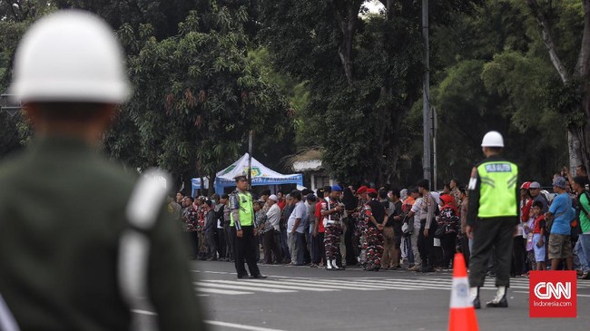 Polda Metro Jaya menerjunkan 600 personel untuk mengamankan posesi pemakaman BJ Habibie sekaligus memberlakukan rekayasa lalu lintas di sekitar TMP Kalibata.
