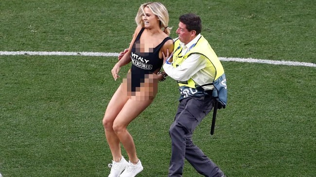 Kinsey Wolanski, Wanita Penyusup di Final Liga Champions Laga final Liga Champions antara Tottenham Hotspur vs Liverpool di Stadion Wanda Metropolitano, Minggu (2/6) dini hari WIB, diganggu penyusup.