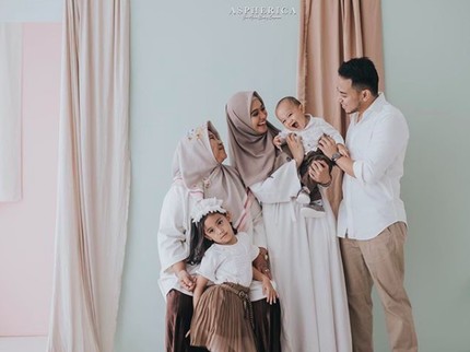7 Inspirasi Baju Lebaran Keluarga, Simpel nan Kekinian